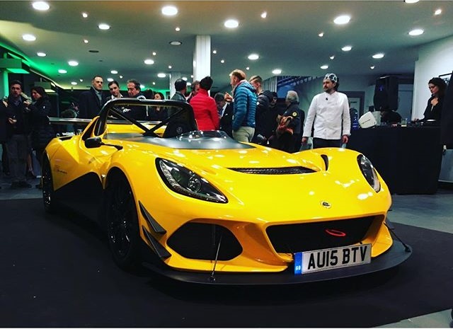 Star car - LOTUS EVORA 400